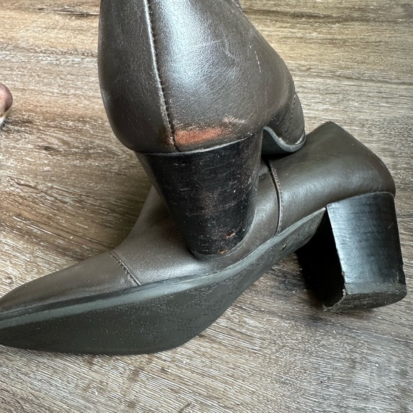 Vionic 326 Point Brown Leather Block Heel Slip On Cap Bootie - Picture 5 of 8